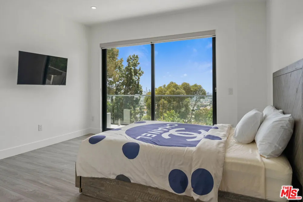 6181 Temple Hill Drive Los Angeles, CA 90068