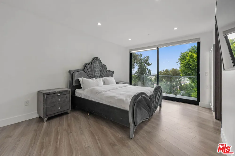 6181 Temple Hill Drive Los Angeles, CA 90068