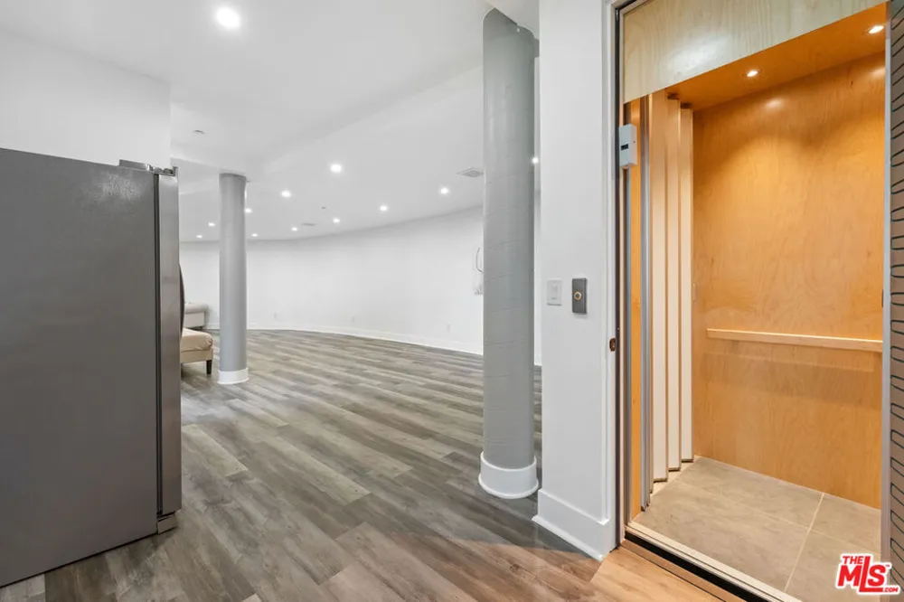 6181 Temple Hill Drive Los Angeles, CA 90068