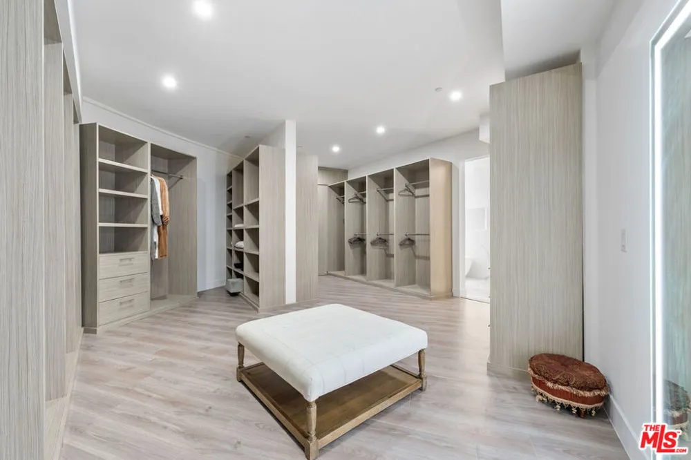 6181 Temple Hill Drive Los Angeles, CA 90068