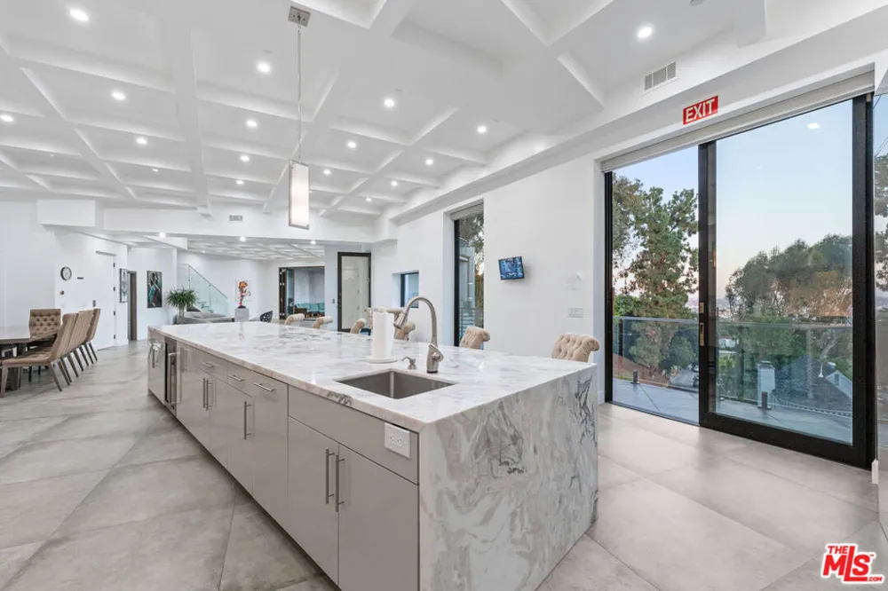 6181 Temple Hill Drive Los Angeles, CA 90068