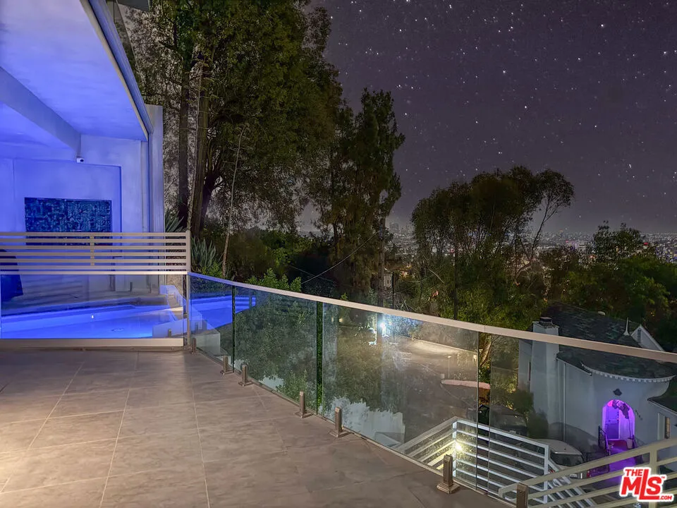 6181 Temple Hill Drive Los Angeles, CA 90068