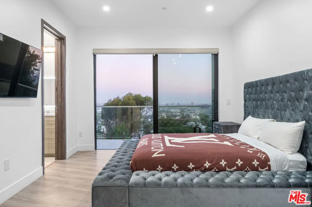 6181 Temple Hill Drive Los Angeles, CA 90068