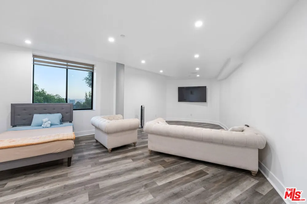 6181 Temple Hill Drive Los Angeles, CA 90068