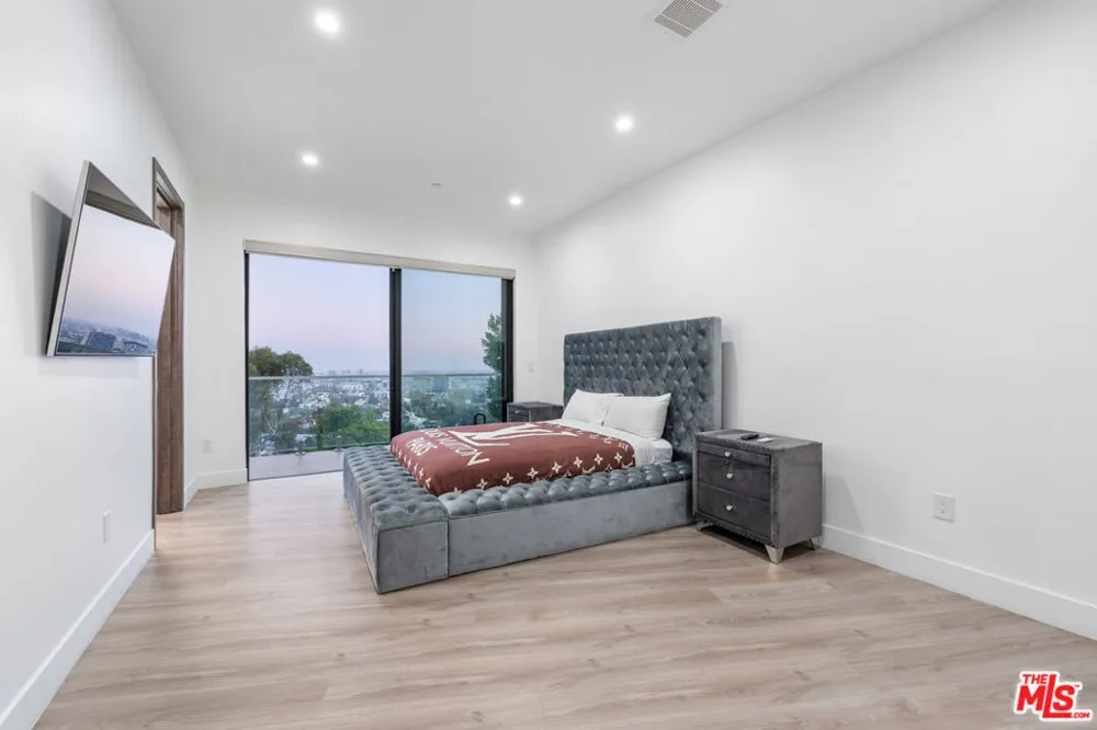 6181 Temple Hill Drive Los Angeles, CA 90068
