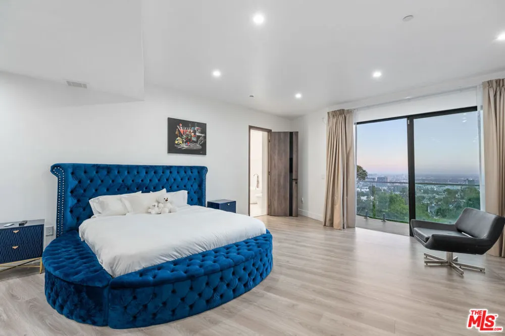 6181 Temple Hill Drive Los Angeles, CA 90068