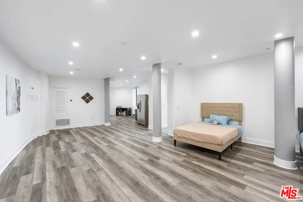 6181 Temple Hill Drive Los Angeles, CA 90068