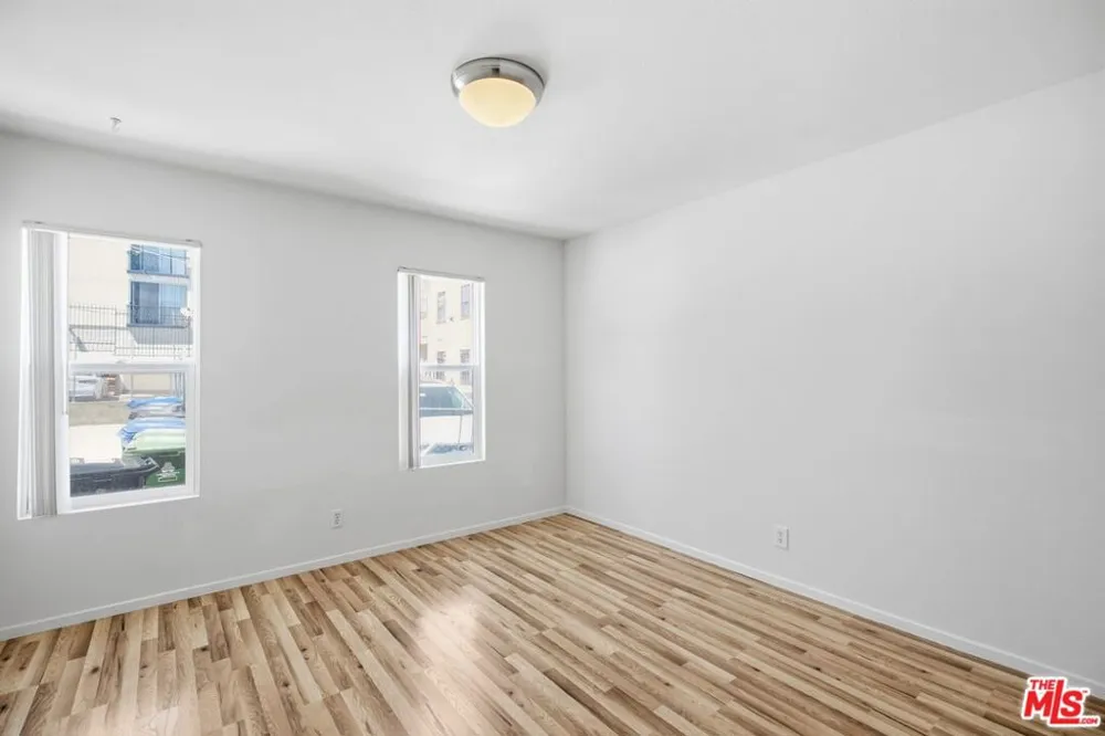 3611 W 4th Street Los Angeles, CA 90020