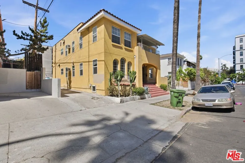 3611 W 4th Street Los Angeles, CA 90020