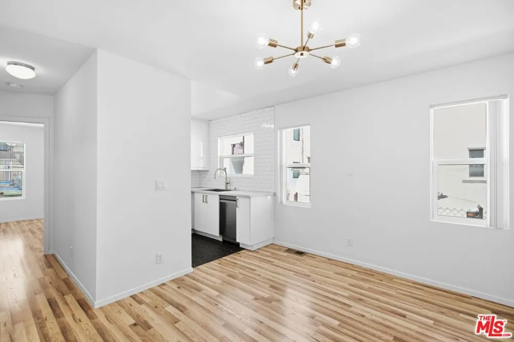 3611 W 4th Street Los Angeles, CA 90020