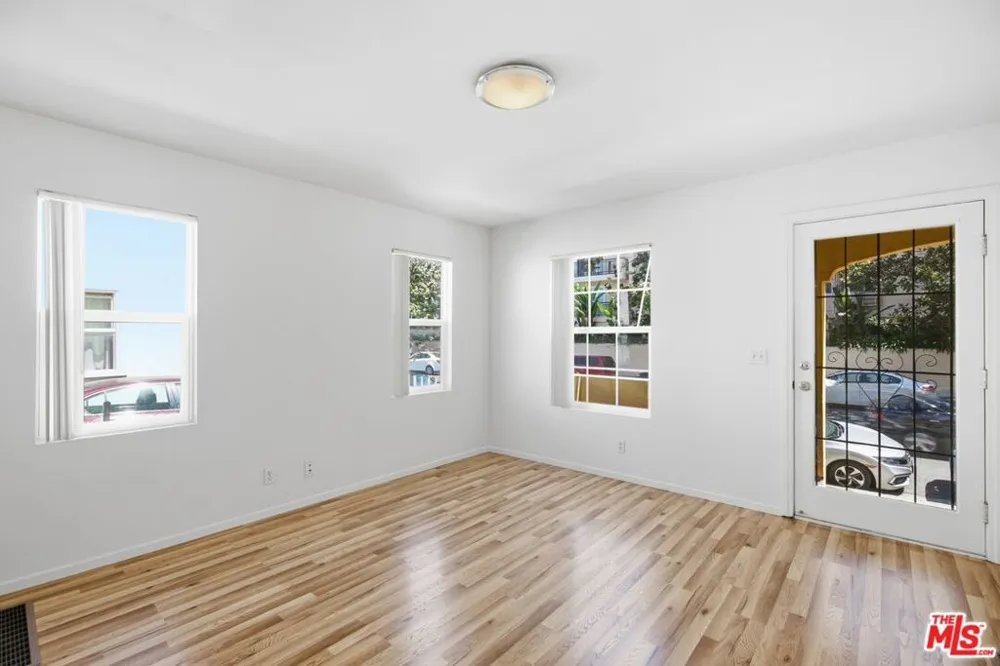 3611 W 4th Street Los Angeles, CA 90020