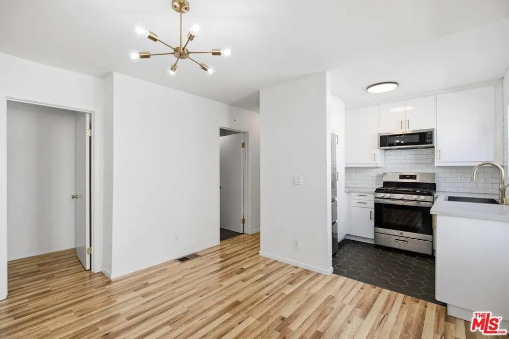 3611 W 4th Street Los Angeles, CA 90020
