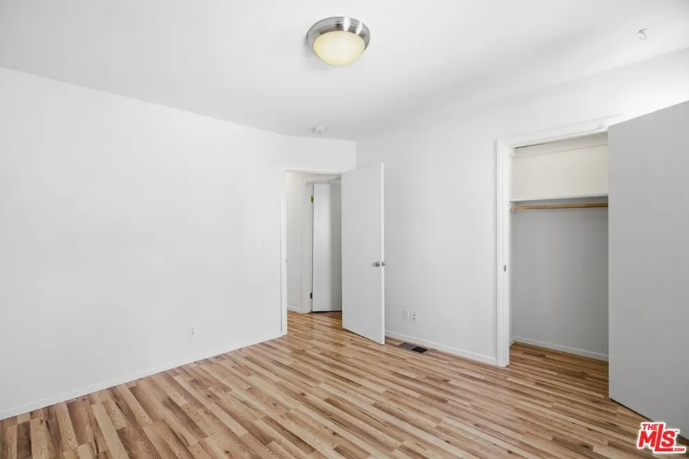 3611 W 4th Street Los Angeles, CA 90020