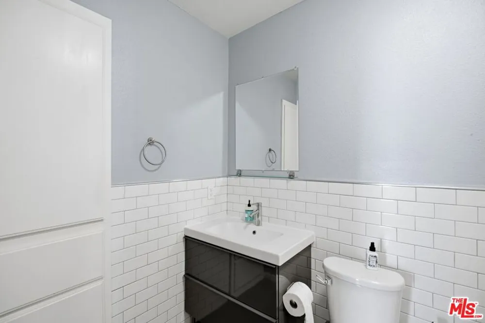 3611 W 4th Street Los Angeles, CA 90020