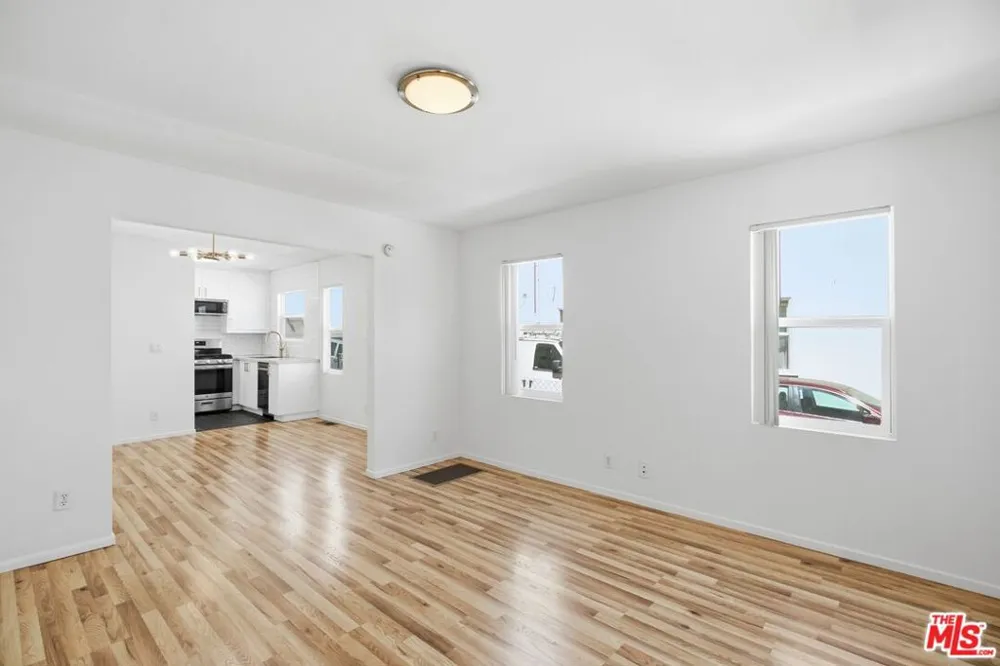 3611 W 4th Street Los Angeles, CA 90020