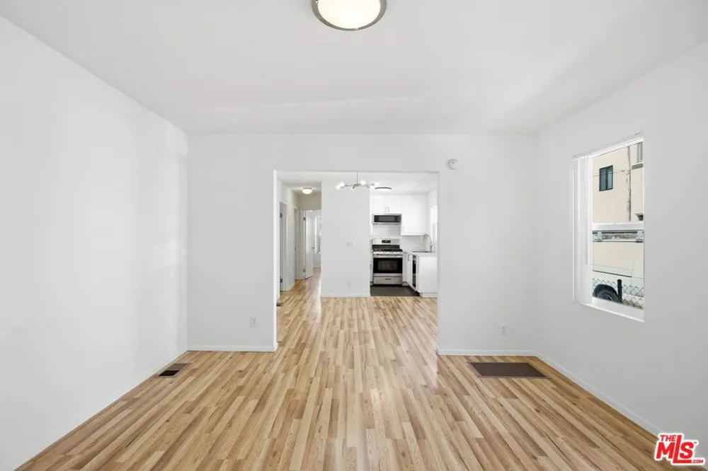 3611 W 4th Street Los Angeles, CA 90020