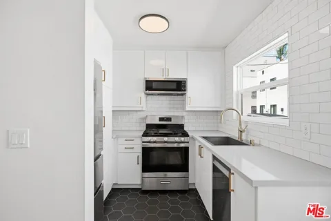 3611 W 4th Street
