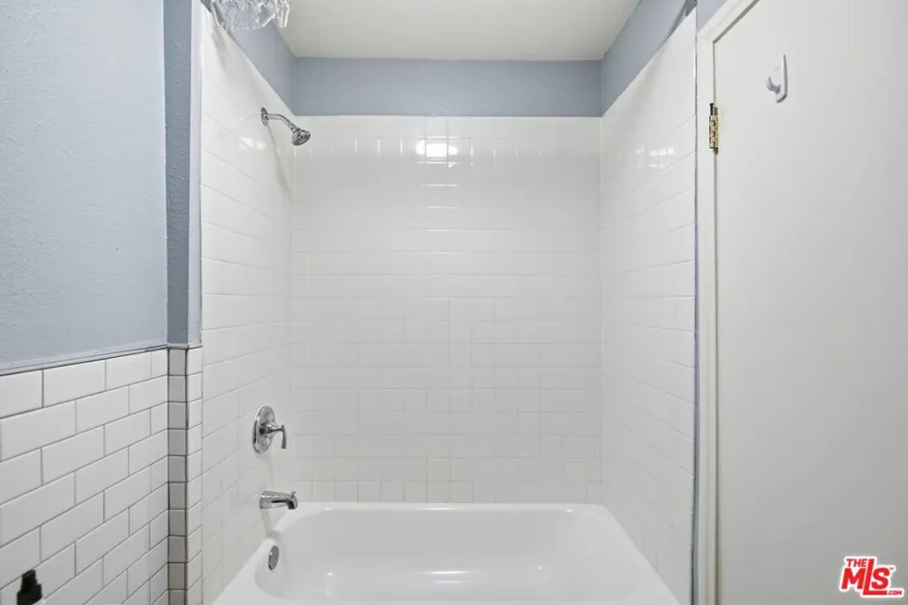 3611 W 4th Street Los Angeles, CA 90020