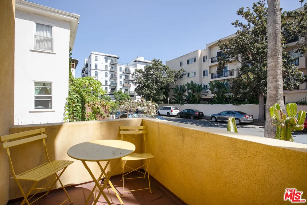3611 W 4th Street Los Angeles, CA 90020