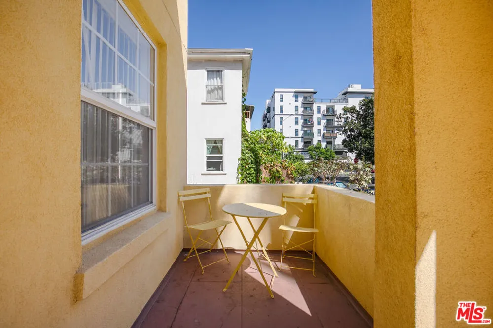 3611 W 4th Street Los Angeles, CA 90020
