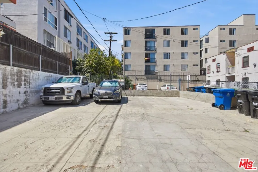 3611 W 4th Street Los Angeles, CA 90020
