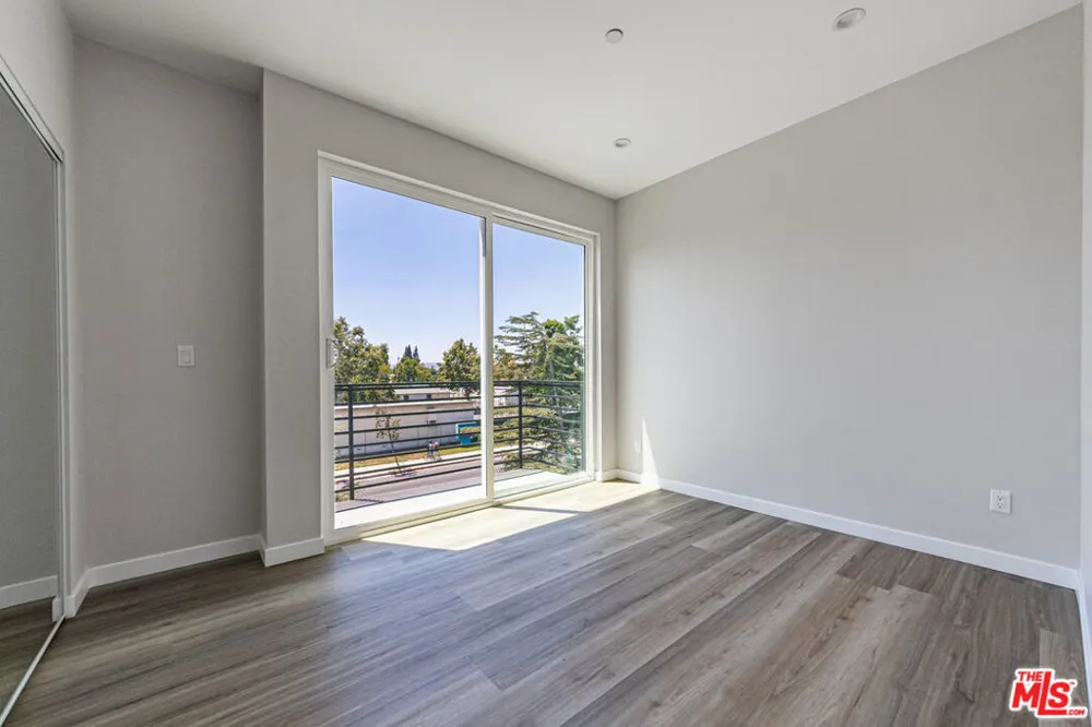 6702 Balboa Boulevard #A Van Nuys, CA 91406