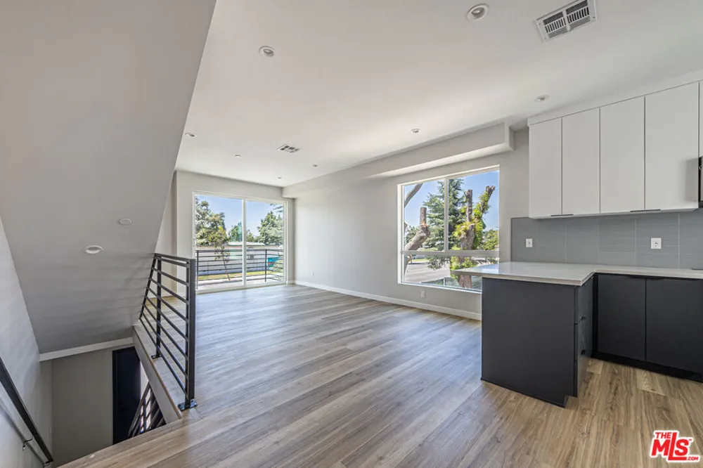 6702 Balboa Boulevard #A Van Nuys, CA 91406