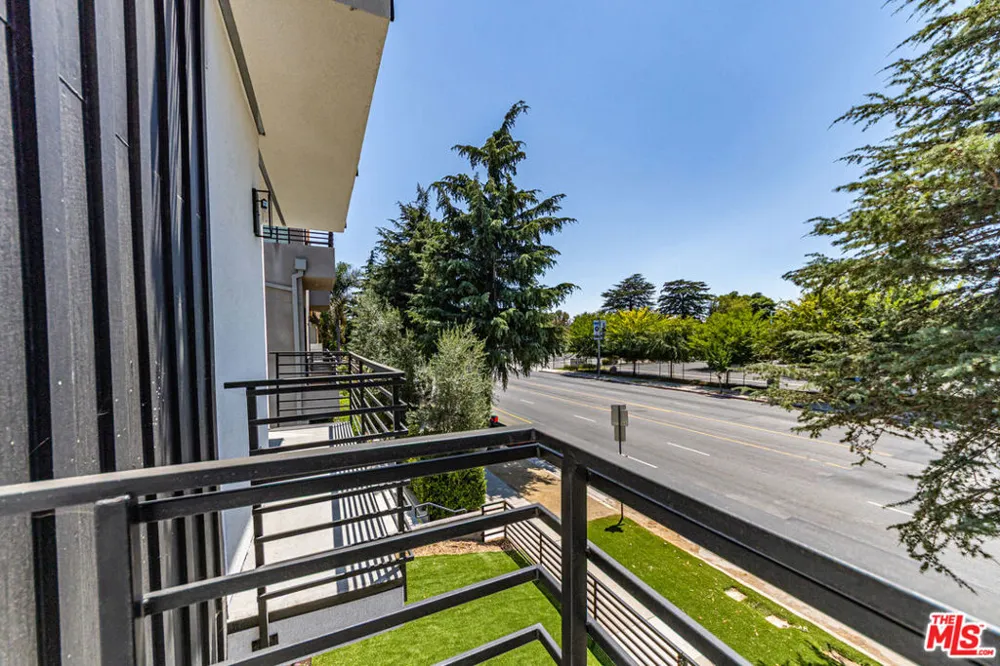 6702 Balboa Boulevard #A Van Nuys, CA 91406