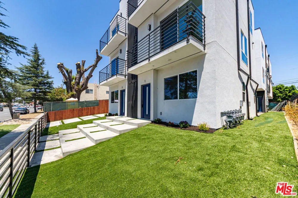 6702 Balboa Boulevard #A Van Nuys, CA 91406