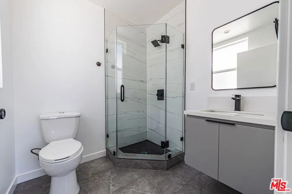 6702 Balboa Boulevard #A Van Nuys, CA 91406