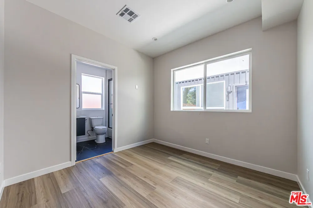 6702 Balboa Boulevard #A Van Nuys, CA 91406