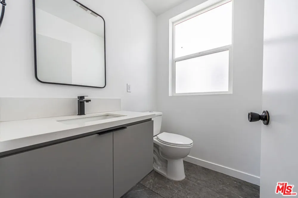 6702 Balboa Boulevard #A Van Nuys, CA 91406