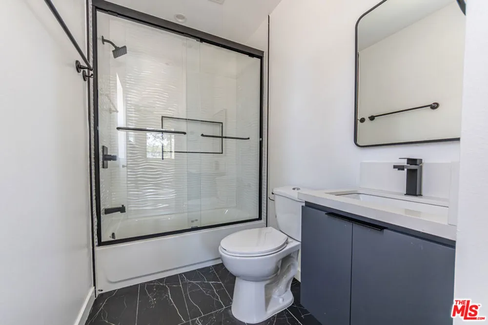 6702 Balboa Boulevard #A Van Nuys, CA 91406