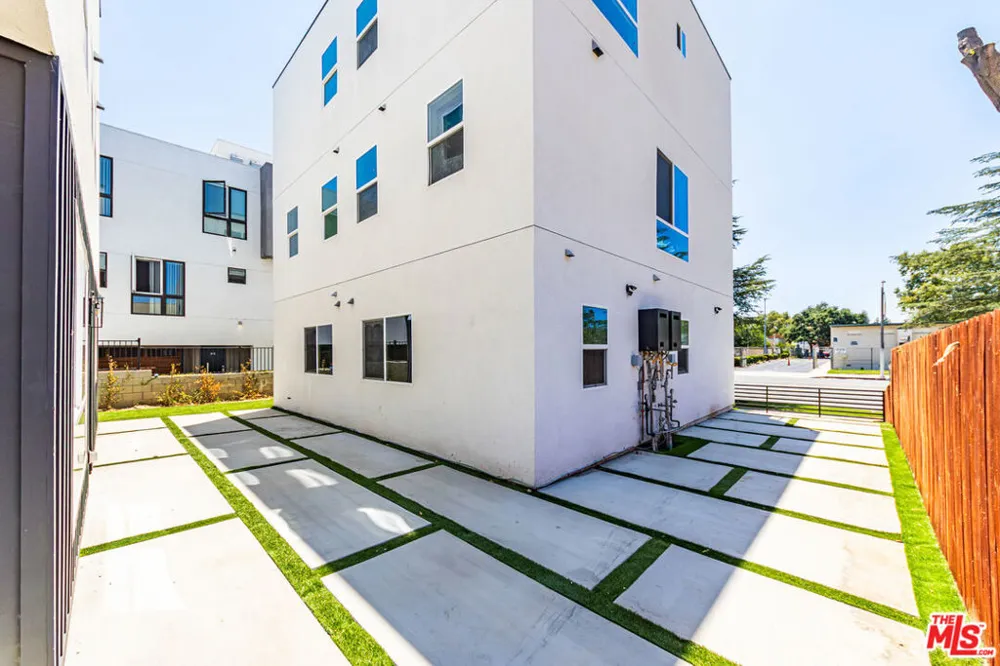 6702 Balboa Boulevard #A Van Nuys, CA 91406