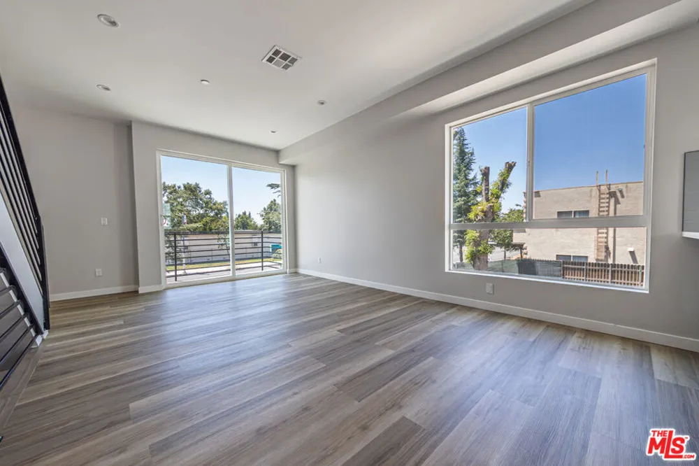 6702 Balboa Boulevard #A Van Nuys, CA 91406