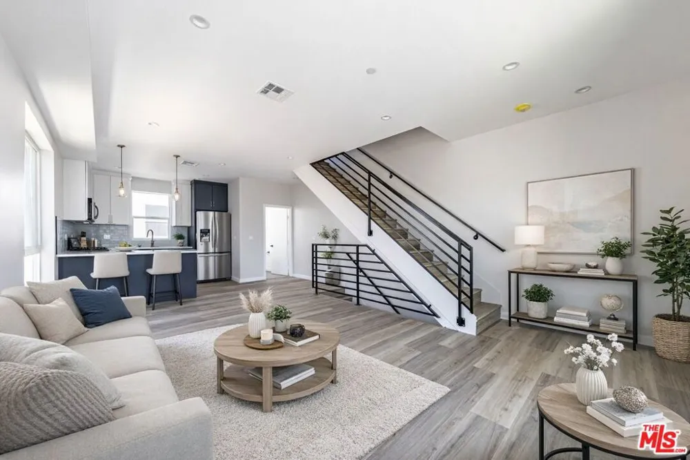 6702 Balboa Boulevard #A Van Nuys, CA 91406