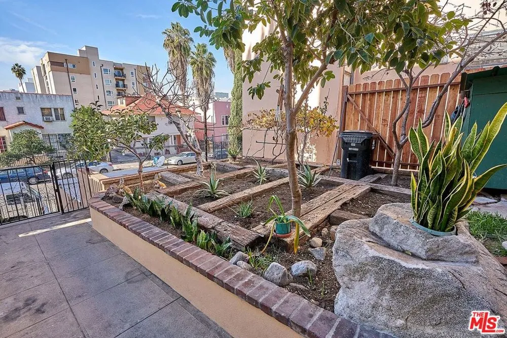 826 S Park View Street #1 Los Angeles, CA 90057