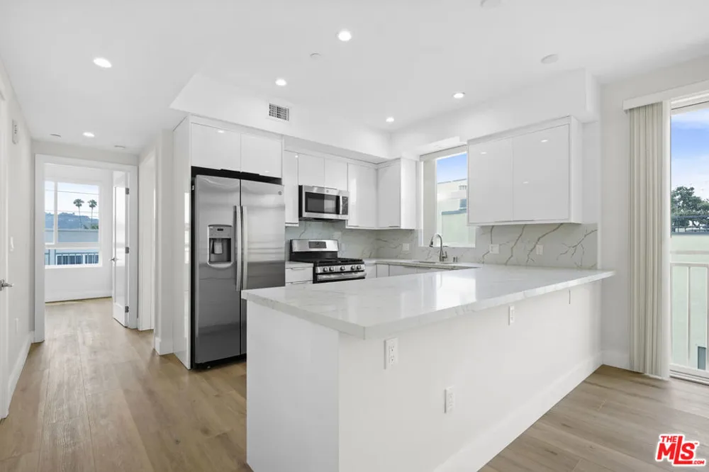 11042 La Maida Street #203 North Hollywood, CA 91601