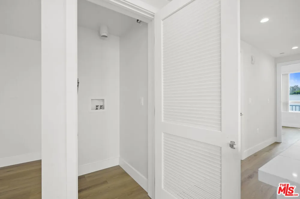 11042 La Maida Street #203 North Hollywood, CA 91601