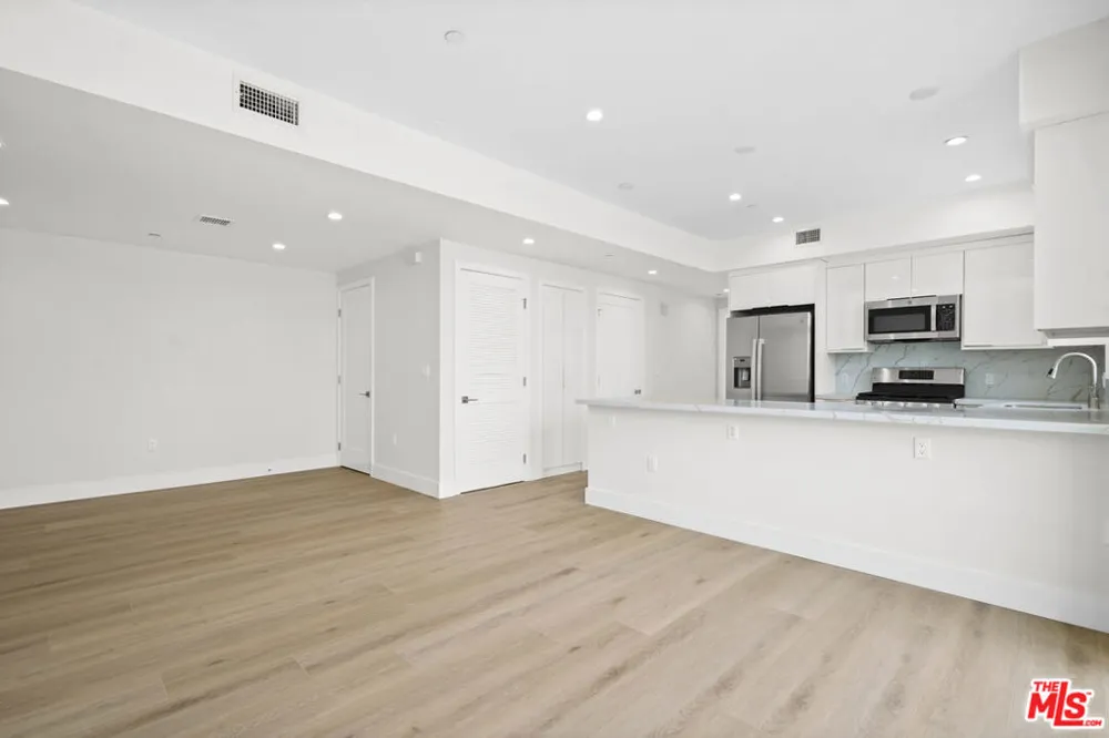11042 La Maida Street #203 North Hollywood, CA 91601