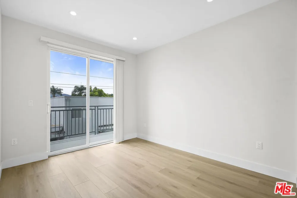 11042 La Maida Street #203 North Hollywood, CA 91601