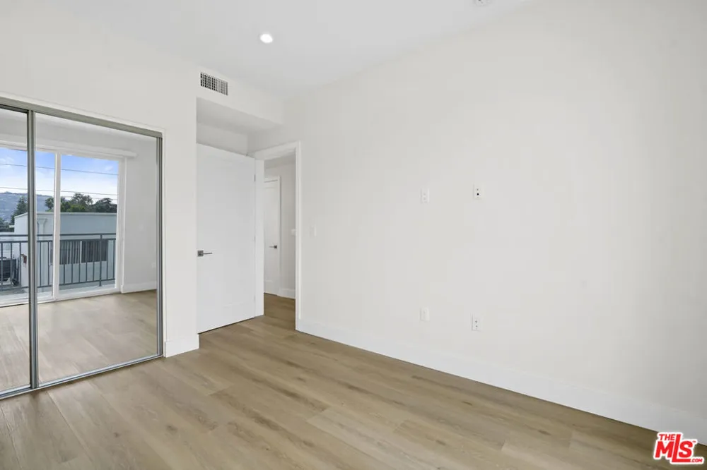 11042 La Maida Street #203 North Hollywood, CA 91601