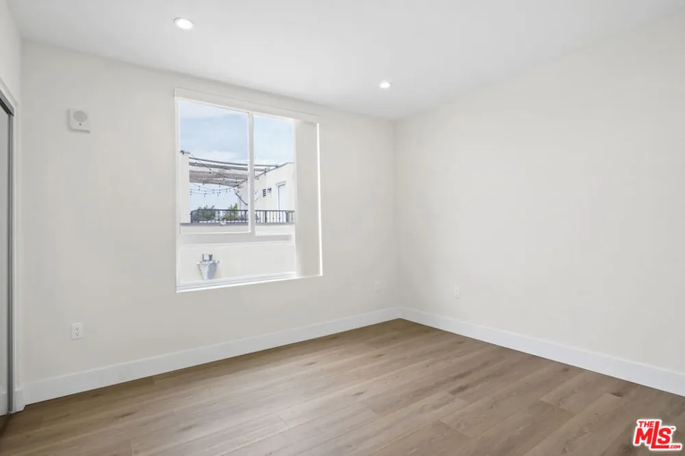 11042 La Maida Street #203 North Hollywood, CA 91601