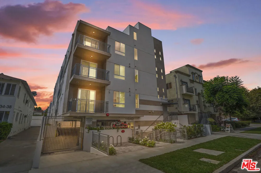 11042 La Maida Street #203 North Hollywood, CA 91601