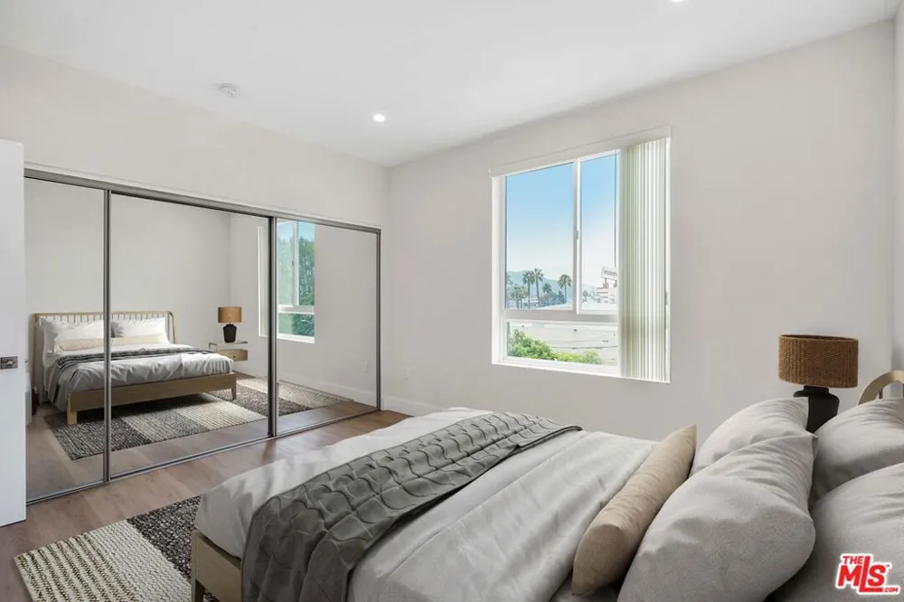 11042 La Maida Street #203 North Hollywood, CA 91601