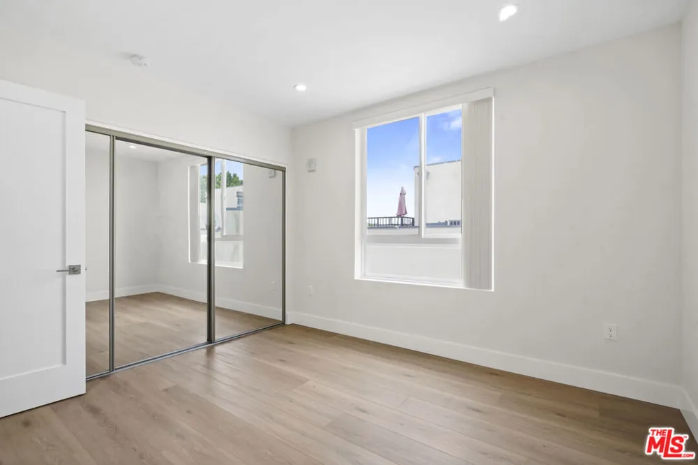 11042 La Maida Street #203 North Hollywood, CA 91601