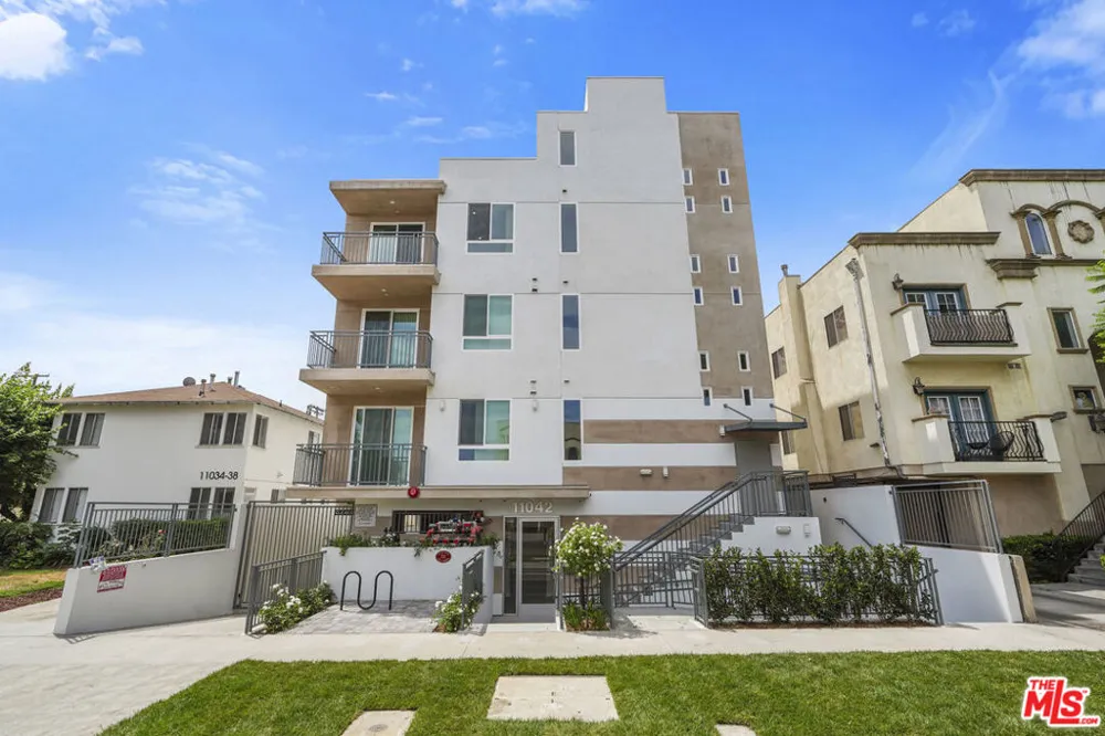 11042 La Maida Street #203 North Hollywood, CA 91601