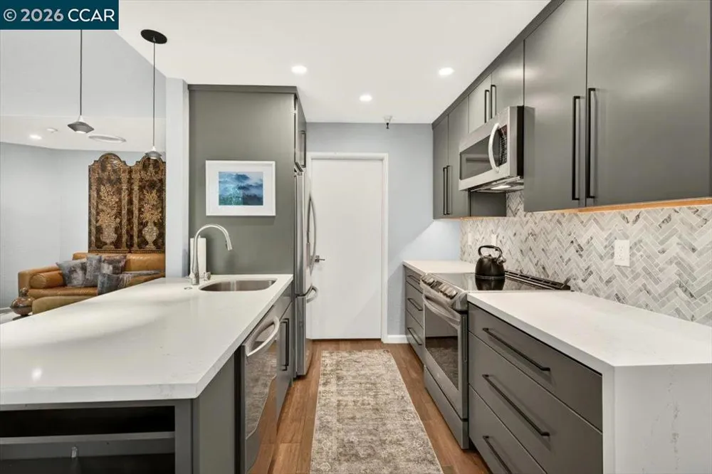 3183 Wayside Plz #311 Walnut Creek, CA 94597