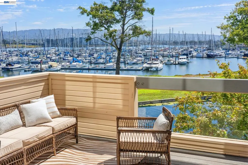 48 Invincible Ct #F19 Alameda, CA 94501