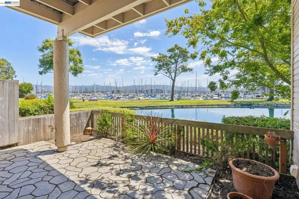 48 Invincible Ct #F19 Alameda, CA 94501